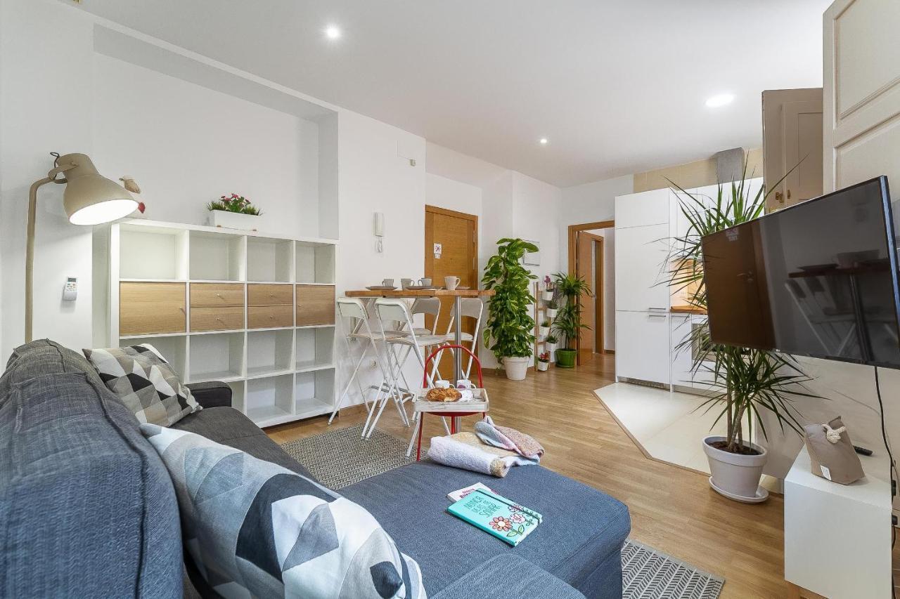 Central Malaga Apartment At Mitjana Plaza Buitenkant foto